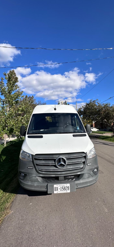 This reliable, pre-owned Mercedes-Benz Sprinter is ready for your next project, featuring a high-roo...