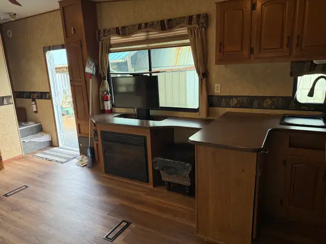 2011 Crossroads Cruiser 5th Wheel - 31 ft in RVs & Motorhomes in Delta/Surrey/Langley - Image 8