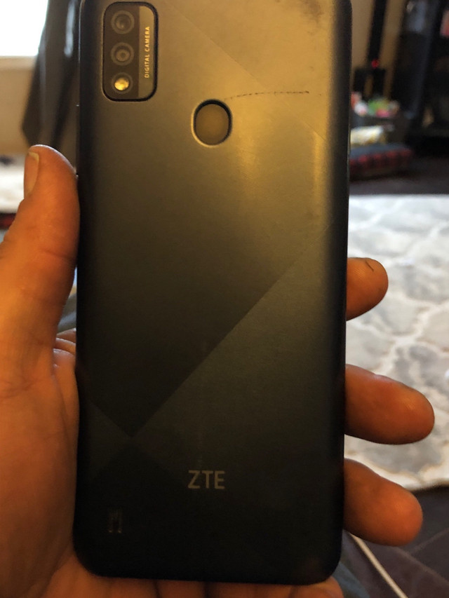 Unlocked ZTE phone in General Electronics in Whitehorse - Image 2
