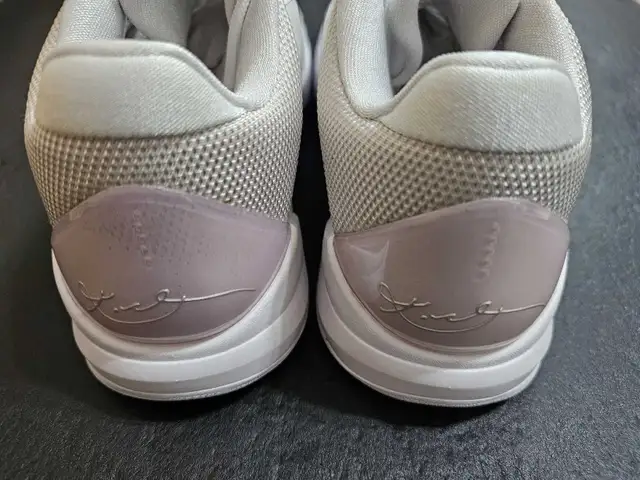 Kobe 5 Platinum size 8 in Men's Shoes in Mississauga / Peel Region - Image 7