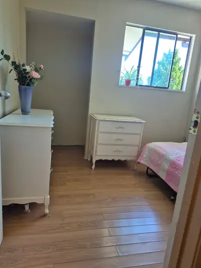 WATER VIEW ROOM FOR RENT! (Female only ) - Townhouse with wheelchair accessible entry ramp & lift -W...