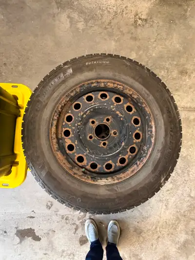 4 Michelin X-Ice Winter Tires on Steel Rims – 225/65R16 Set of 4 used Michelin X-Ice winter tires, s...