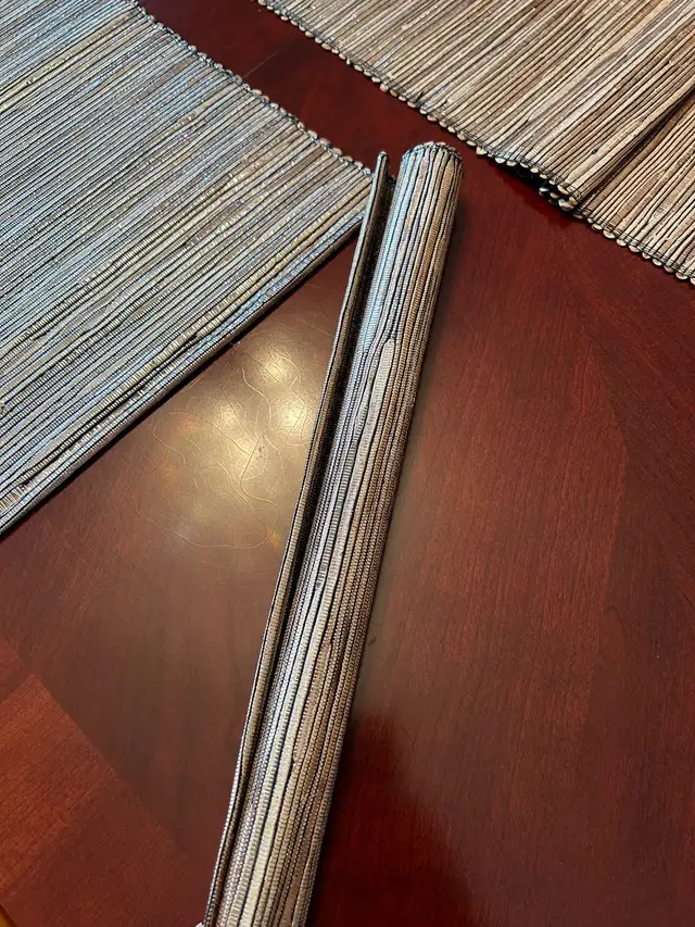 4 Placemats & Table Runner New! in Home Décor & Accents in Ottawa - Image 5