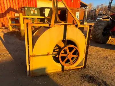 Commercial roof exhaust fan made by Delhi Industries Canada. 31" x 45" Drum size 31" x 31" Opening o...