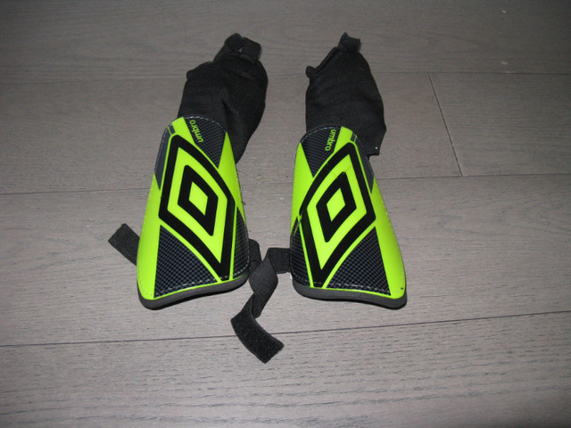 Nike Men's Tiempo Soccer Cleats Shoes New free shin pads in Soccer in Mississauga / Peel Region - Image 4