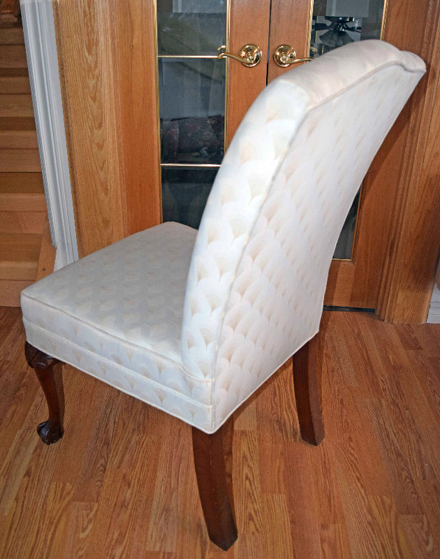 Two luxury vintage solid wood chairs (sold in pair). in Chairs & Recliners in Ottawa - Image 3