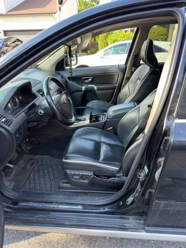 Volvo XC90 V8585100209937469444