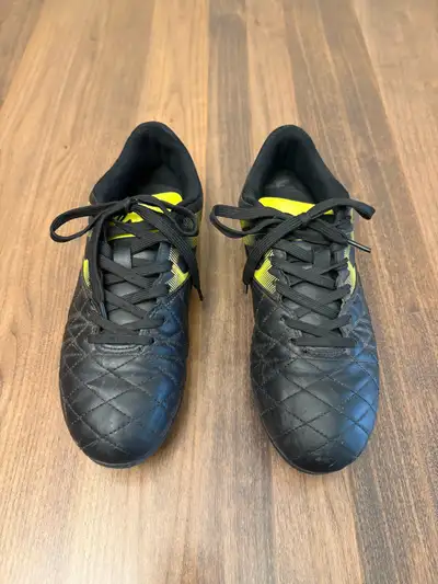 Men’s Soccer Shoes Size 7 Eletto, View more