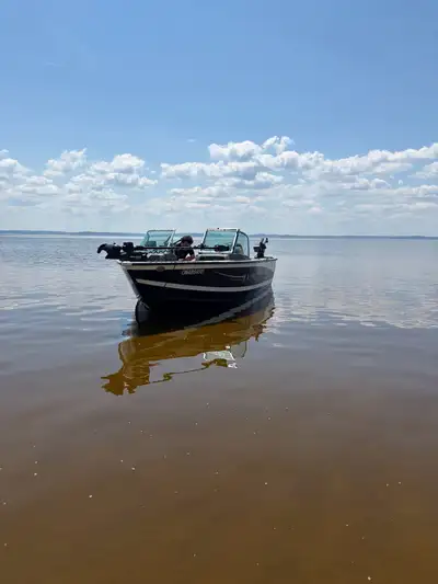 2015 Lund 1675 Crossover, comes with 24v minkota terrova with lithium batteries and on board charger...