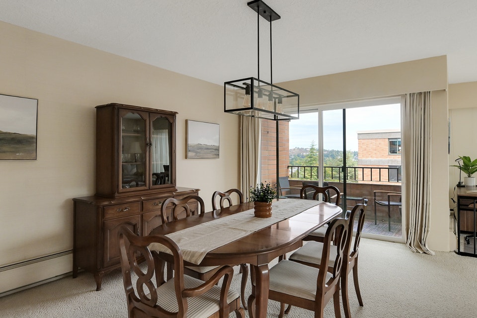 EXECUTIVE FURNISHED RESIDENCE AT SPENCER CASTLE - VICTORIA, BC 4