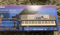 Yamaha electric keyboard in excellent condition