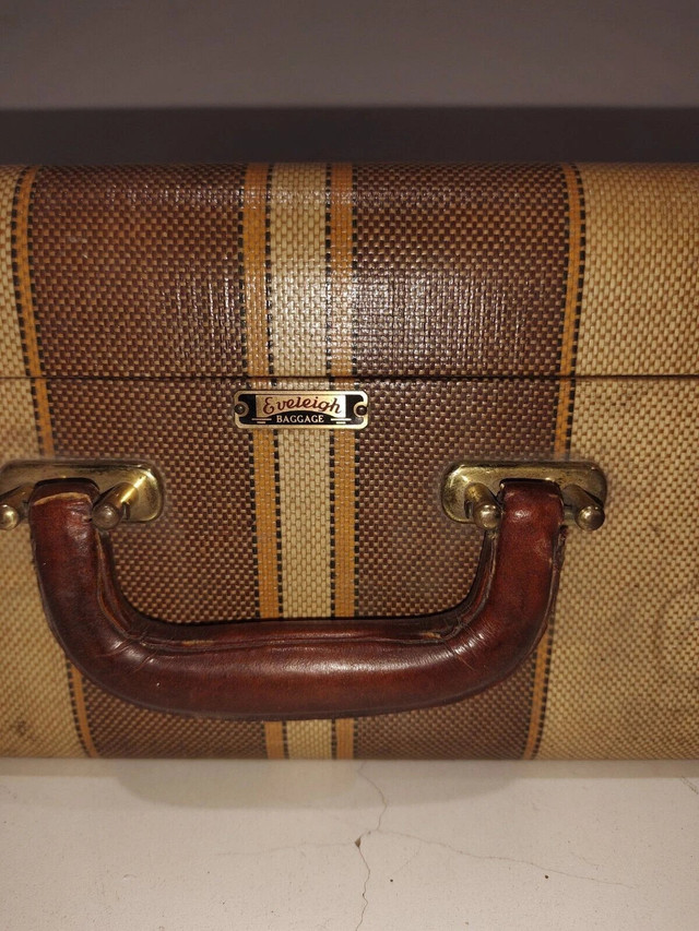 Vintage Eveleigh Baggage Suitcase - RCR-1564 in Other in Calgary - Image 2