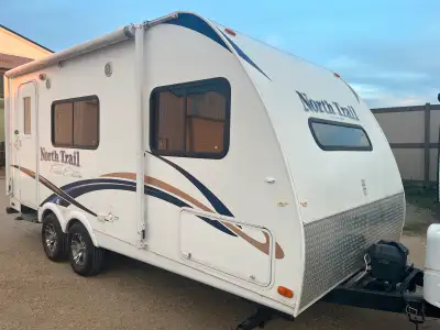 2012Heartland North Trail FX17 UNIT# 202545 3904 Lbs UVW / 4900 Lbs GVWR Sleeps 3 Unique layout with...