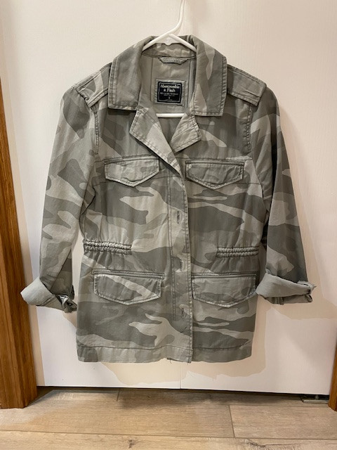 Jacket, Cotton Camo, Women's Size S, Abercrombie & Fitch in Women's - Tops & Outerwear in Calgary