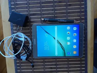 Le Samsung Galaxy Tab S2 8,0 pouces, dotés d'un châssis ultra-fin de 5,6 mm et d'un écran Super AMOL...