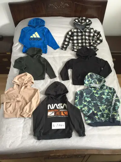 Lot Kangourous et vestes pour garçons 6 ans, View more