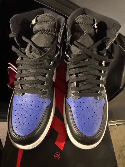 Original box Comes with extra laces