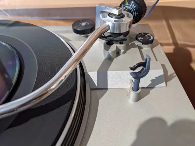 Technics SL-210 Turntable in Stereo Systems & Home Theatre in City of Toronto - Image 7