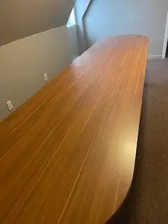 Nous vendons une belle table de conférence. Grandeur : 144 pouces X 36 pouces En très bon état! Nous...