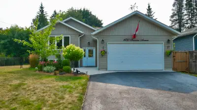 Stunning Bungalow in Sought-After Innisfil Neighbourhood! Welcome to this beautifully maintained bun...
