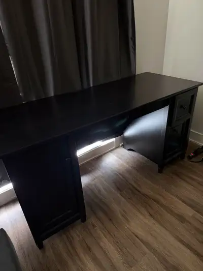 Bureau en bois noir, View more