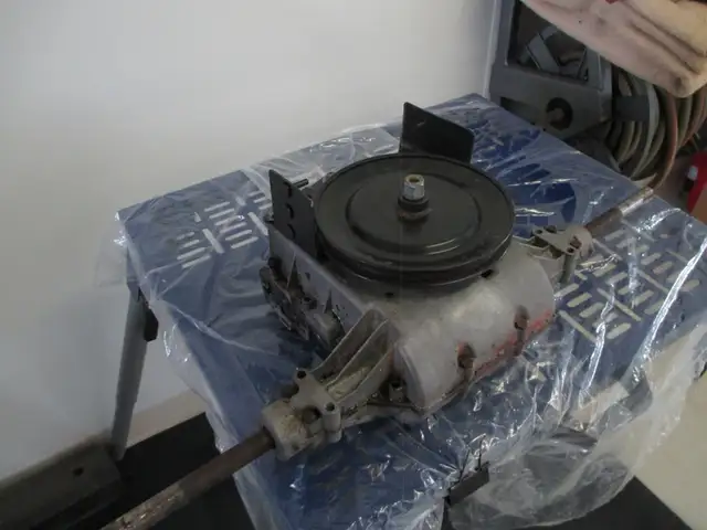 Transmission hydrostatique pour tracteur a gazon in Lawnmowers & Leaf Blowers in Lévis - Image 2