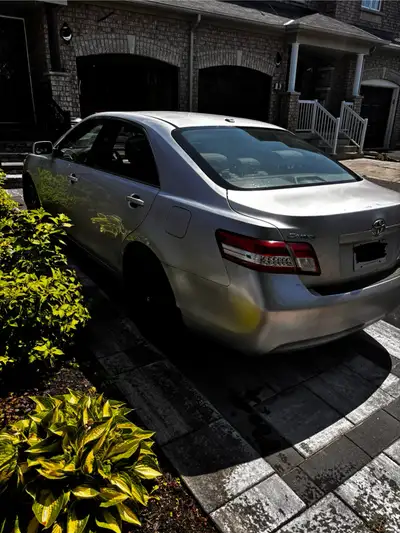 Toyota Camry 4 cylinders comes with genuine leather seats light grey, winter tires on the rims, wint...