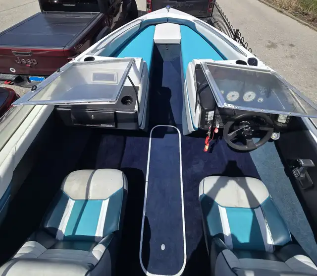 20ft Bayliner Bowrider with V8! in Powerboats & Motorboats in Peterborough - Image 3