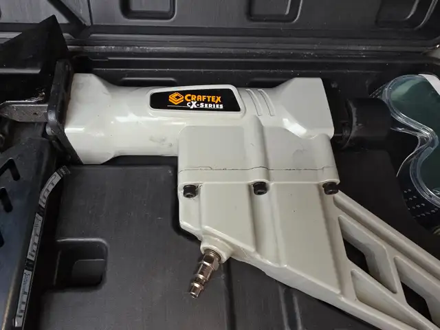 Craftex CX Series CX903 3 In 1 Flooring Nailer Hard Plastic Case in Hand Tools in Windsor Region - Image 3