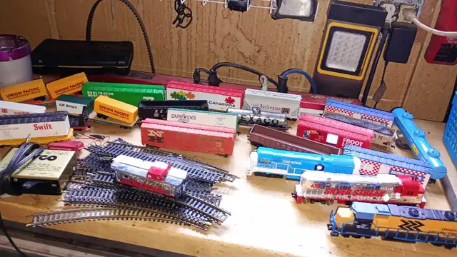 Bachmann Walthers HO Tyco model train set engine track vintage in Hobbies & Crafts in Strathcona County - Image 2