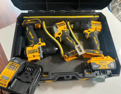 ATOMIC SERIE-LIKE NEW-EXCELLENT NEW CONDITION- WITH BATTERY, CHARGER AND CASE. INCLUDES:-1)DCD799-HA...