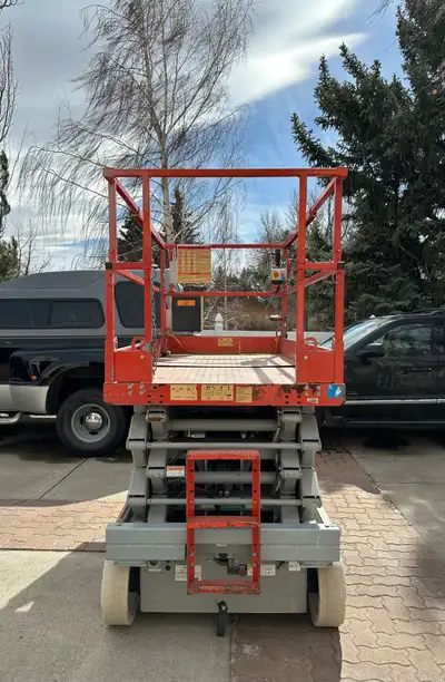 In great working condition, with all of the safety features in place. Please inquire to see videos o...