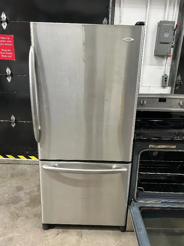 Frigidaire and stove in Stoves, Ovens & Ranges in City of Montréal - Image 10