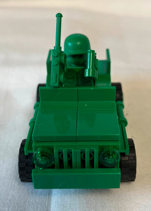 LEGO TOY STORY ARMY MEN ON PATROL, LIKE NEW in Toys & Games in Vernon - Image 4