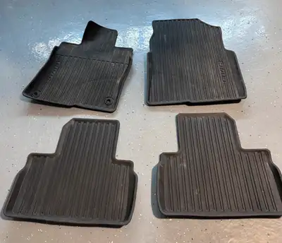 I have a set of 2018 -2021 Honda Civic Floor Mats made by HONDA. For 2018 and 2021 Honda original eq...