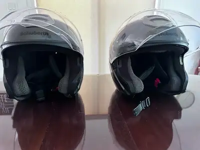 2 casque de moto marque Schuberth couleur anthracite Écran par-soleil rabattable Visibilité latérale...