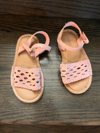 Old navy girls pink toddler sandals EUC sz 8 worn twice Toronto