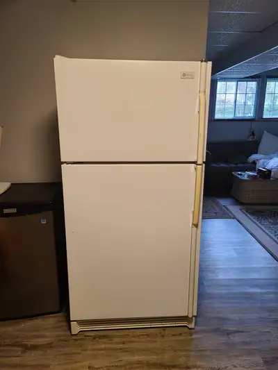 MAYTAG "PLUS" FRIDGE - Good condition - Plugged in and works well NOTE: The buyer must supply all th...