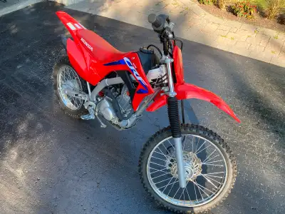 Very little use. Excellent shape. Comes with Pro Taper SE bars and stock bars. Buy private and avoid...