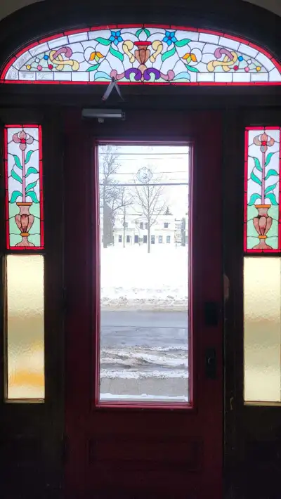 Charming downtown location, fronts on to park, 3 bed unit w laundry, $1900 plus, 1 bed apt $1350 plu...