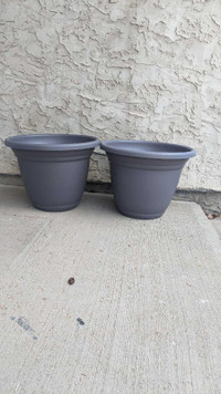 PAIR LARGE 22" PLANTERS (NEW)