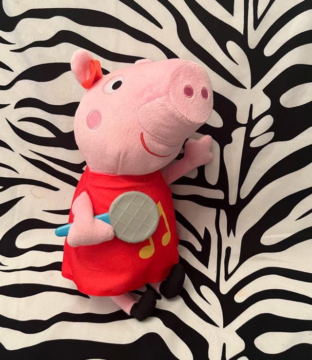 Peppa Pig Oink-Along Songs Peppa Singing Plush Doll in Toys & Games in City of Toronto