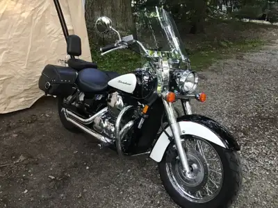 This beautiful Honda Shadow Aero has been fully serviced and detailed. It has many extras like engin...