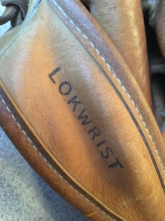 Vintage WinnWell baseball mitt glove in Arts & Collectibles in Gatineau - Image 9