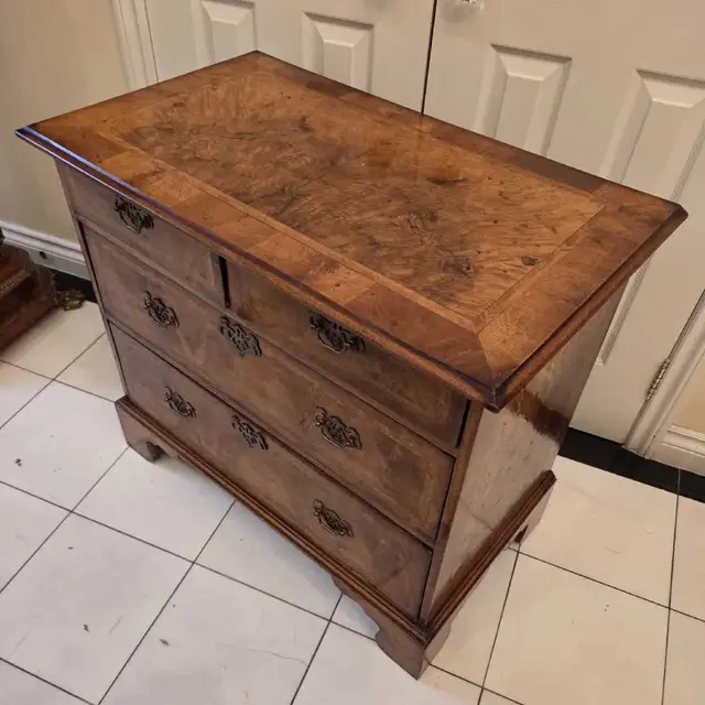 Early 18th Century Walnut Chest of Drawers in Hutches & Display Cabinets in City of Toronto - Image 10