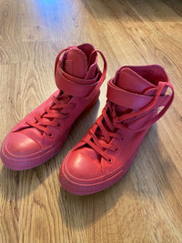 Red leather All Star Converse high toos