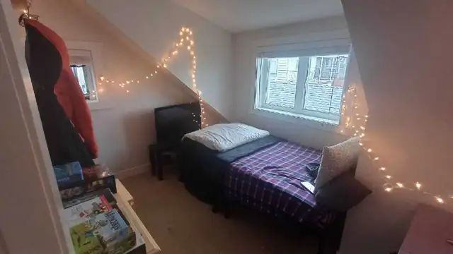 Vancouver room 10 min from train in Room Rentals & Roommates in Vancouver - Image 3