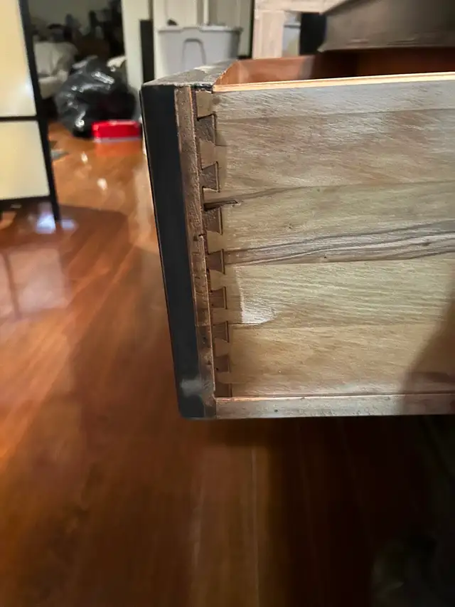 Antique Wooden Chest Drawer in Dressers & Wardrobes in Markham / York Region - Image 4