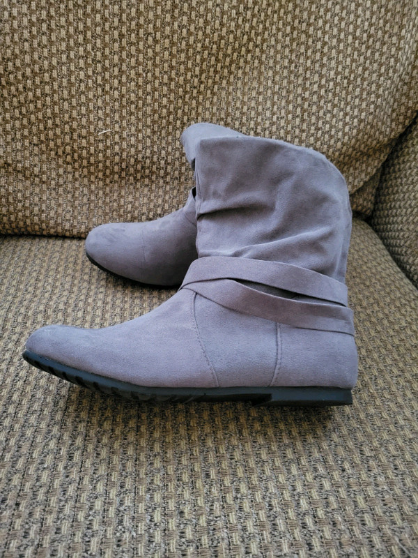 New boots in Women's - Shoes in Oshawa / Durham Region - Image 2