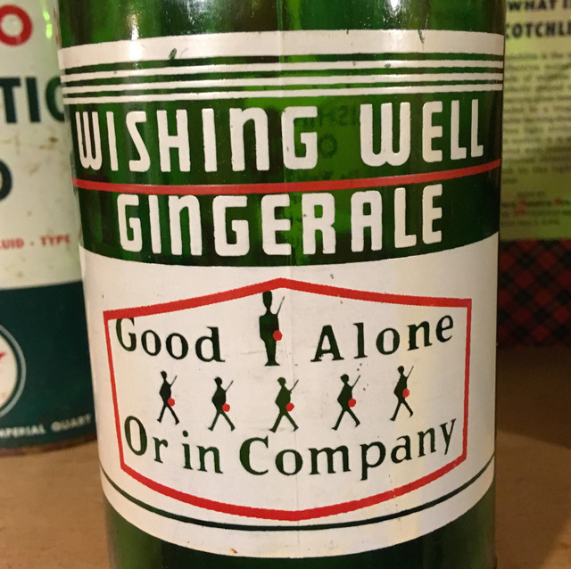 VINTAGE 1950's WISHING WELL GINGER ALE (30 OZ.) SODA POP BOTTLE in Arts & Collectibles in Summerside - Image 3